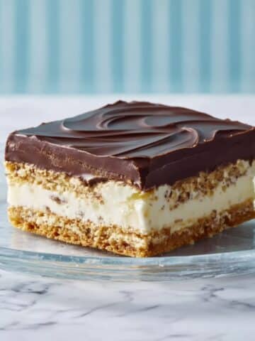 No-Bake Éclair Cake with Graham Crackers and Vanilla Pudding Recipe