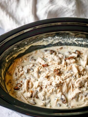 Slow Cooker Cream Cheese Chicken with Mushrooms and Mozzarella Recipe