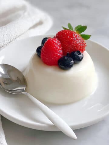 Simple Vanilla Panna Cotta Recipe